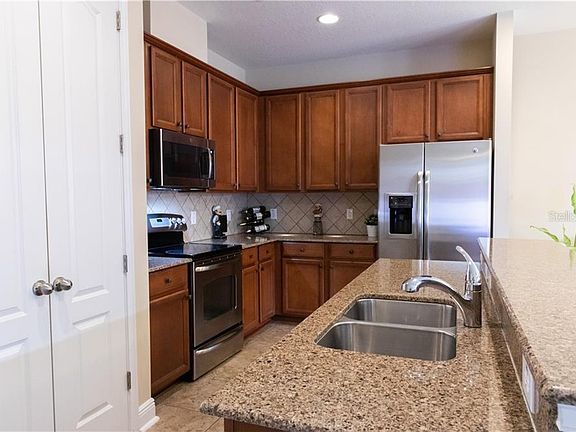 4th image of 431 Ellis Square Ct