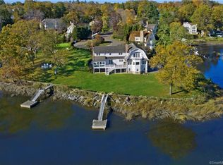 21 Shoal Point Ln, Riverside, CT 06878