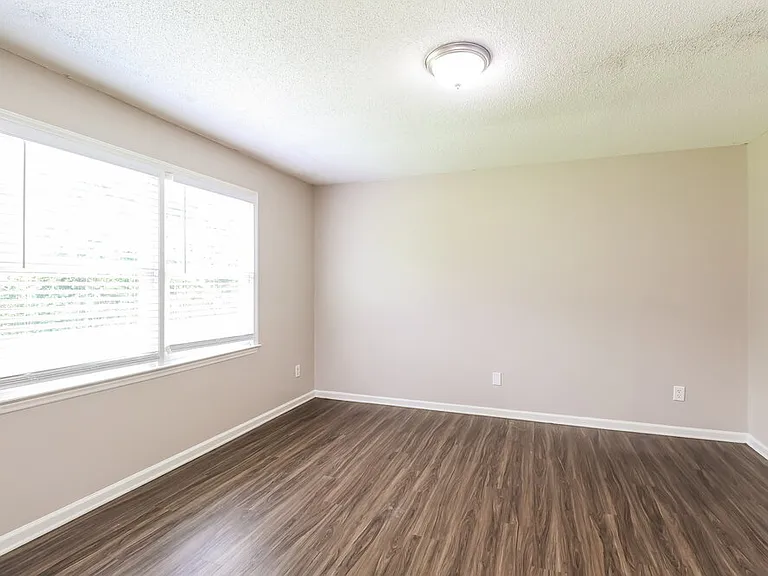 3557 Heather Ln — Photo 13