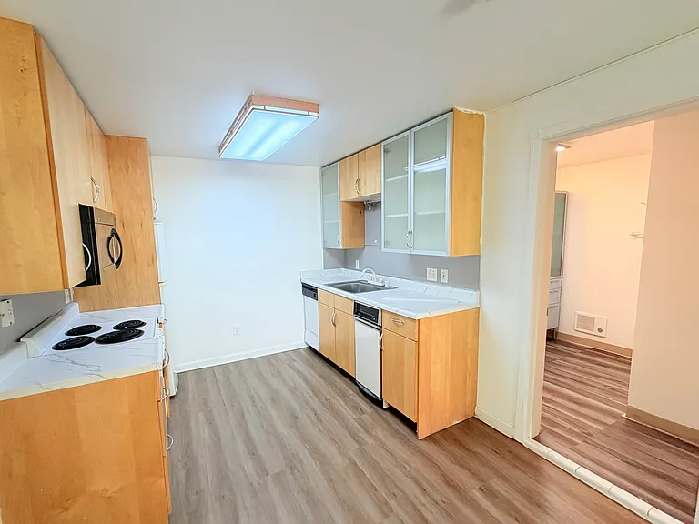 13700 Midvale Ave N #2 — Photo 4