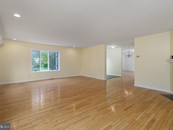 5th image of 21 Exeter Ct