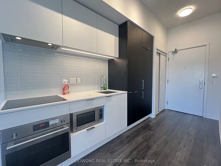 33 Helendale Ave #1111 — Photo 2