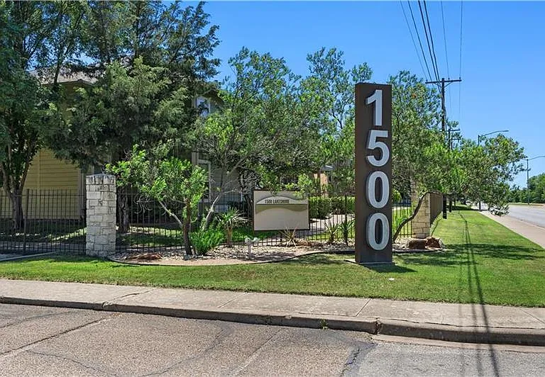 1500 Lake Shore Dr #113 — Photo 1