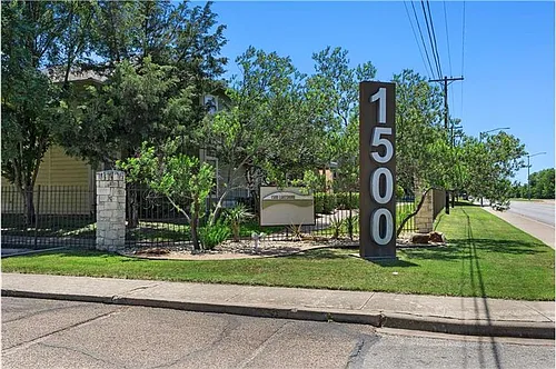1500 Lake Shore Dr Photo 1