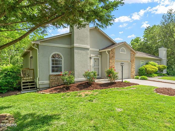 2nd image of 1721 Stone Hedge Dr