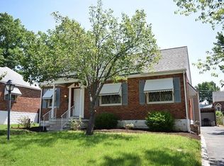 8700 Neier Ln, Saint Louis, MO 63123