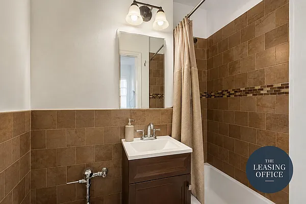Bathroom, photo 1