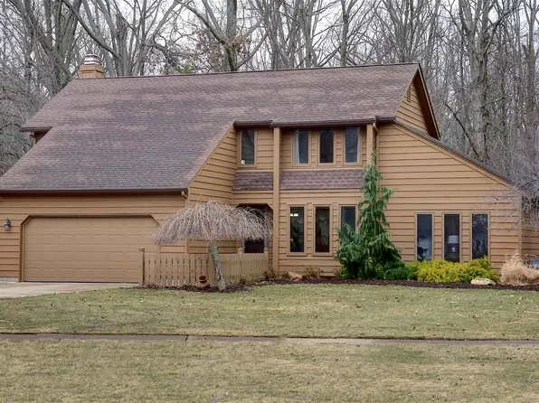 290 Greenbriar Dr, Avon Lake, OH 44012