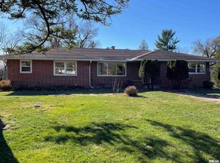 1421 8th Ave S, Clinton, IA 52732
