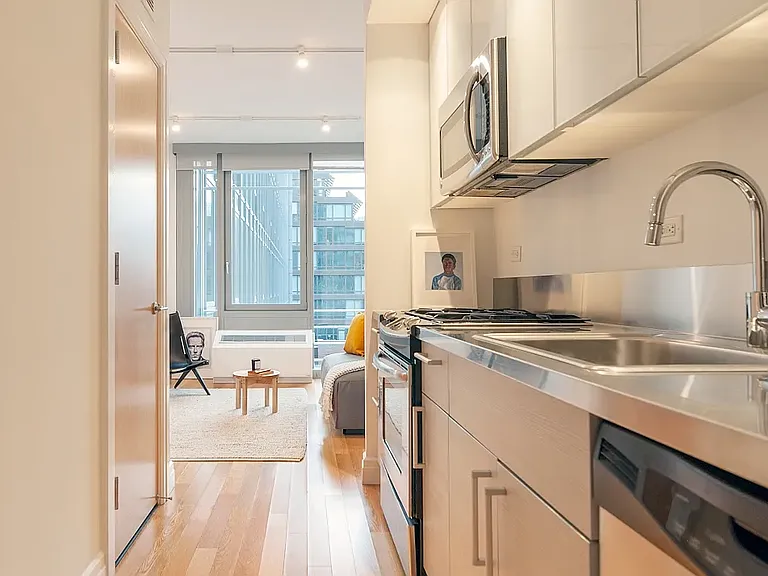 550 W 54th St #1714 — Photo 1