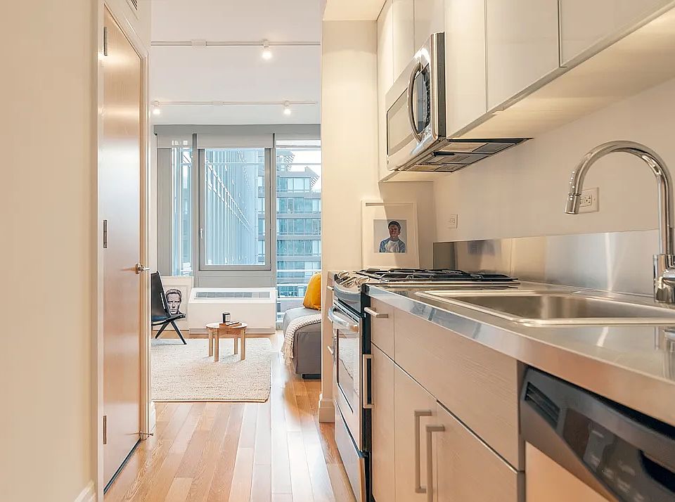 1st image of 550 W 54th St APT 1714