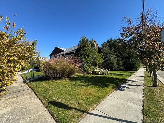 3 bed, 3.0 bath, 1655 sqft, $6,000 — Photo 3