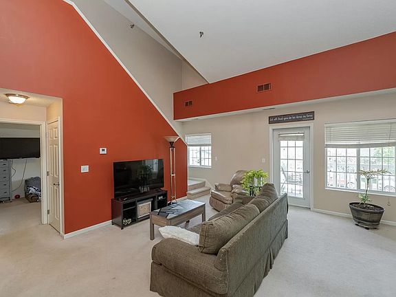 5th image of 1976 29th Pl NW APT 206