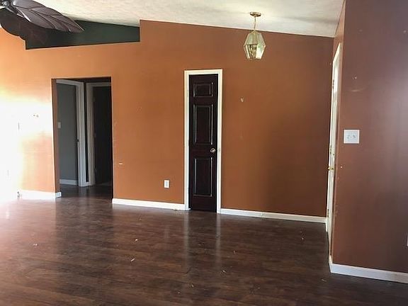 4th image of 420 Robin Ave