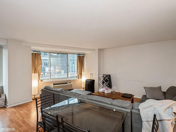 3rd image of 211 E Ohio St Floor 12