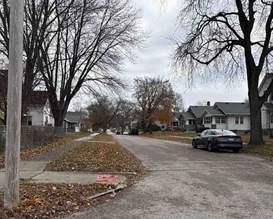 Exterior Neighborhood (street photo)