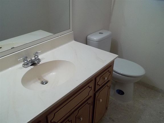 5th image of 2142 Pineview Cir