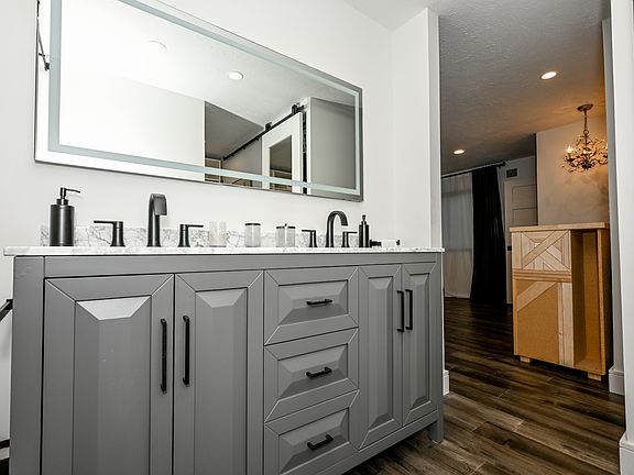 5th image of 3695 Englewood Dr #1