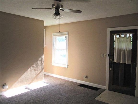3rd image of 2521 Cortland Ave