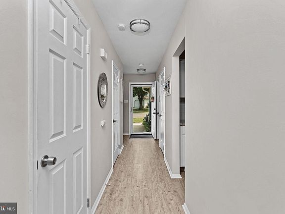 5th image of 7 Fairfax Ct