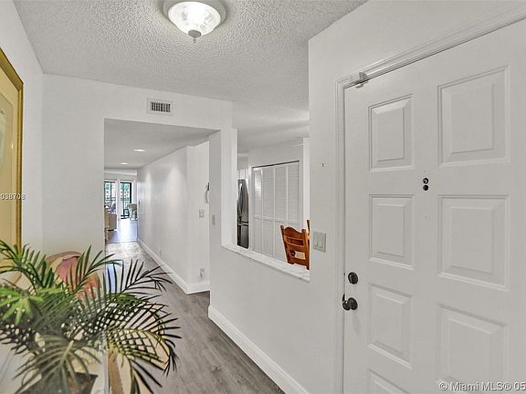 5th image of 7429 Fairfax Dr #201