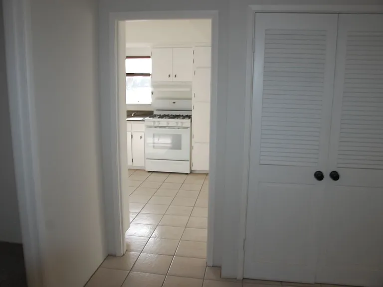 733 N Voluntario St — Photo 8