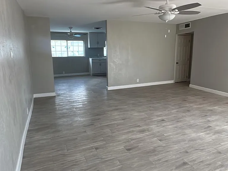 220 Adams St — Photo 4