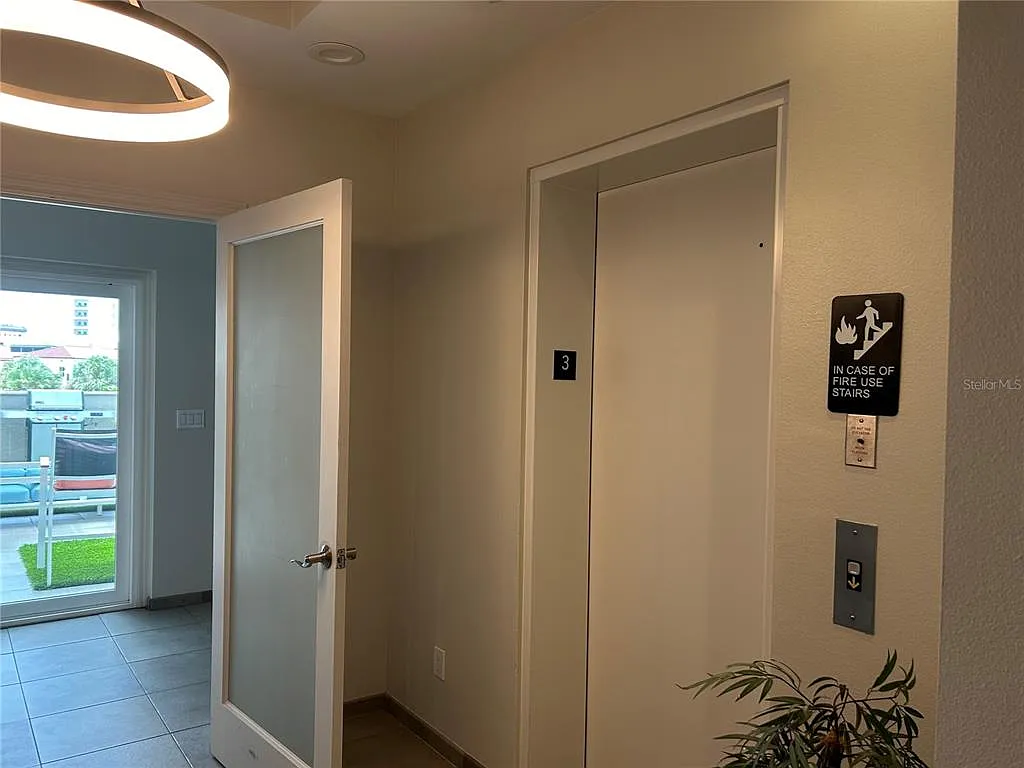 4 bed, 2.5 bath, 3130 sqft, $8,500 — Photo 3
