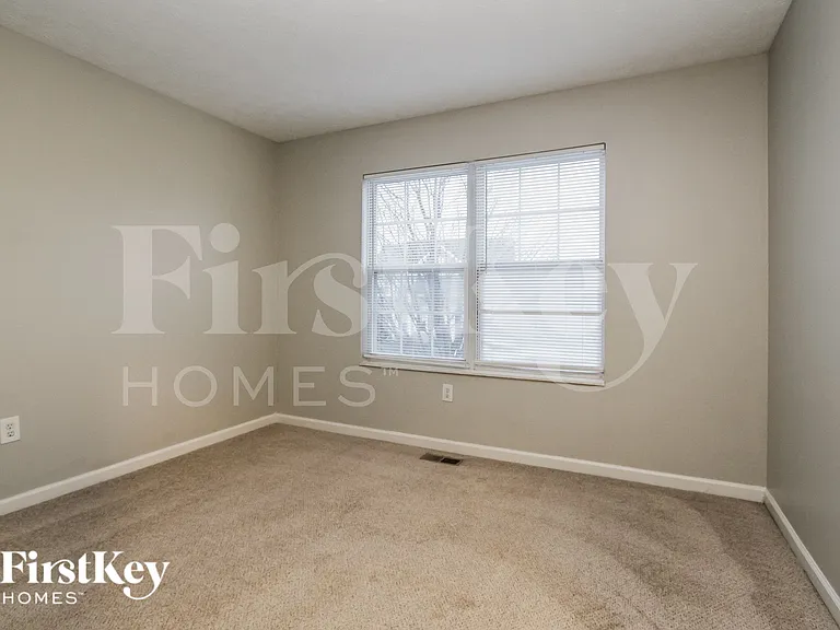 88 Bradford Ct — Photo 12