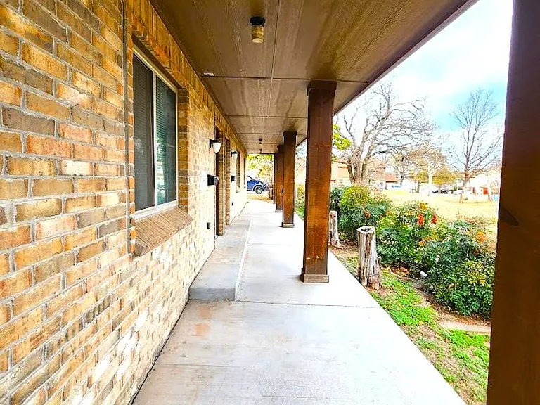 Campbell St Duplex — Photo 37
