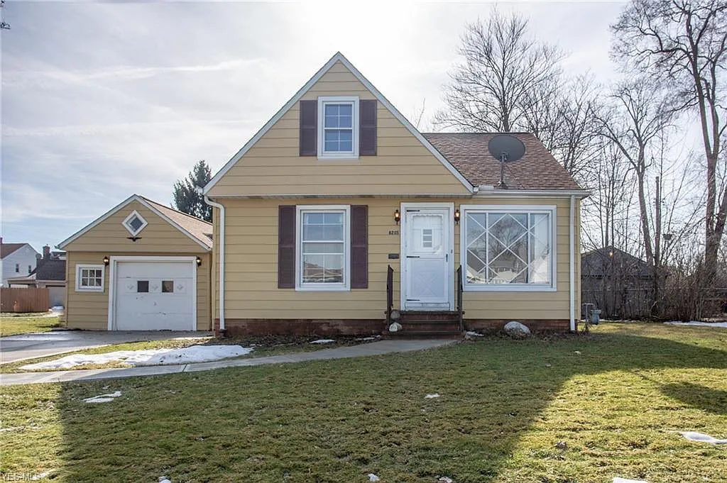 8205 Wainstead Dr photo 1