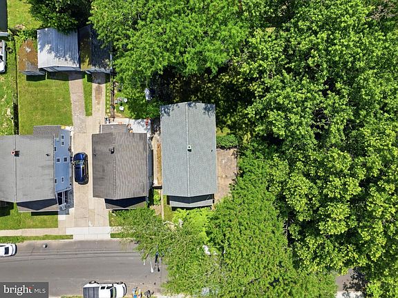 5th image of 330 Concord Ave