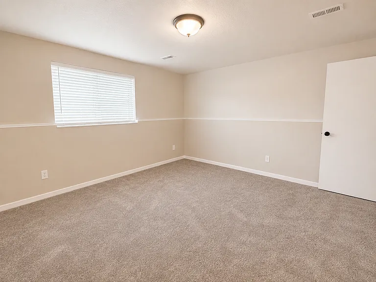 8381 W Oregon St — Photo 16