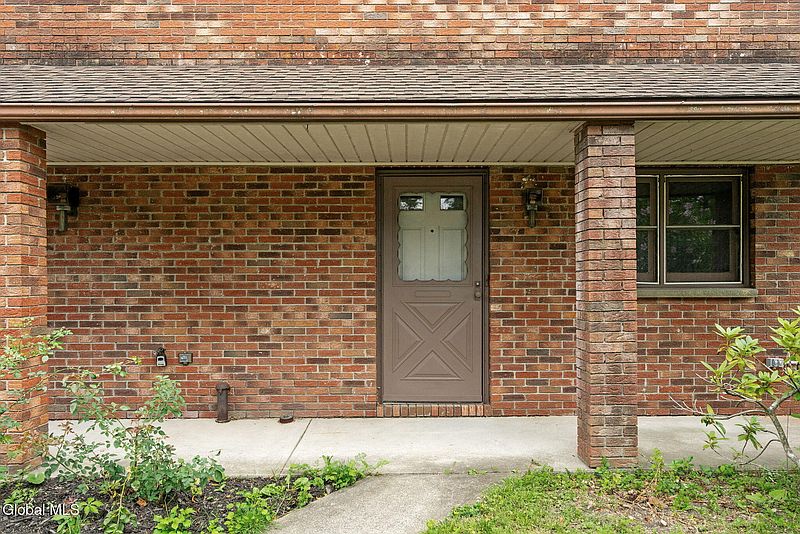 3rd image of 7 Hemlock Lane