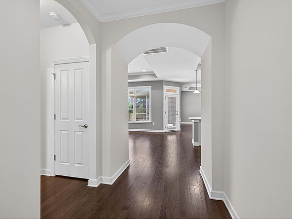 4th image of 1512 Fountainview Dr