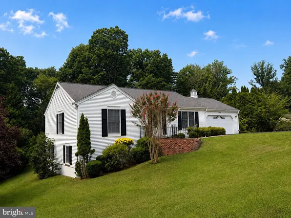 7386 Stuart Cir, Warrenton, VA 20187