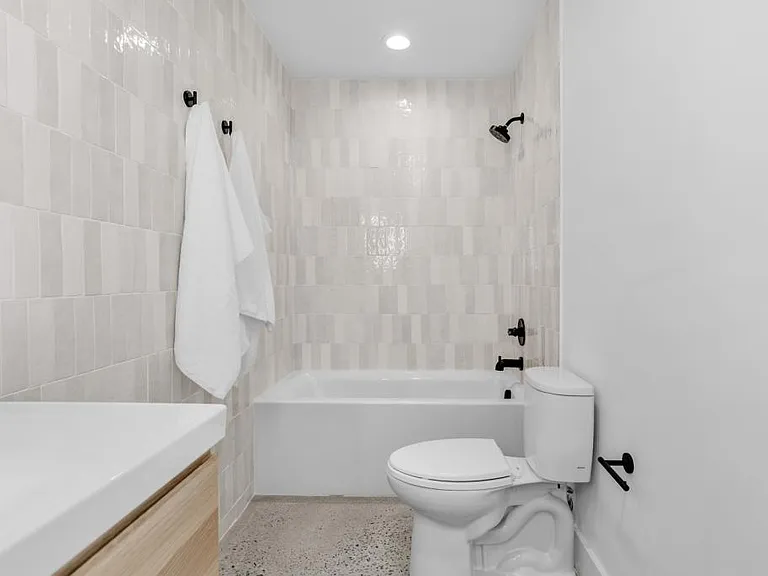 1825 E 38th Ave — Photo 25