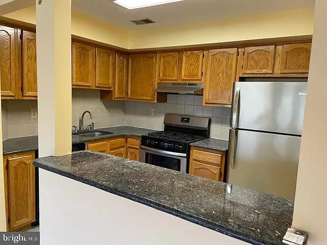205 Salem Ct #6 — Photo 5