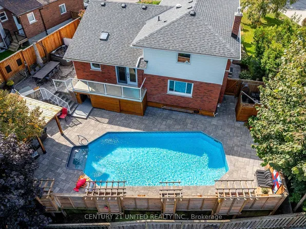 114 Oakwood Cres, Peterborough, ON K9J 1N3