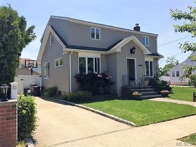 205 Oswego St, Bellmore, NY, 11710