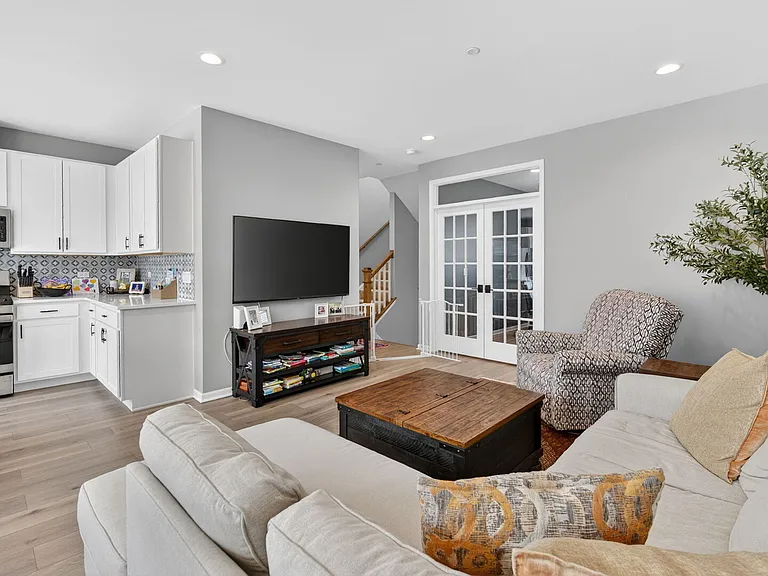 30W142 Wheeler Cir — Photo 13