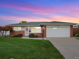 32100 Dover Ave, Warren, MI 48088