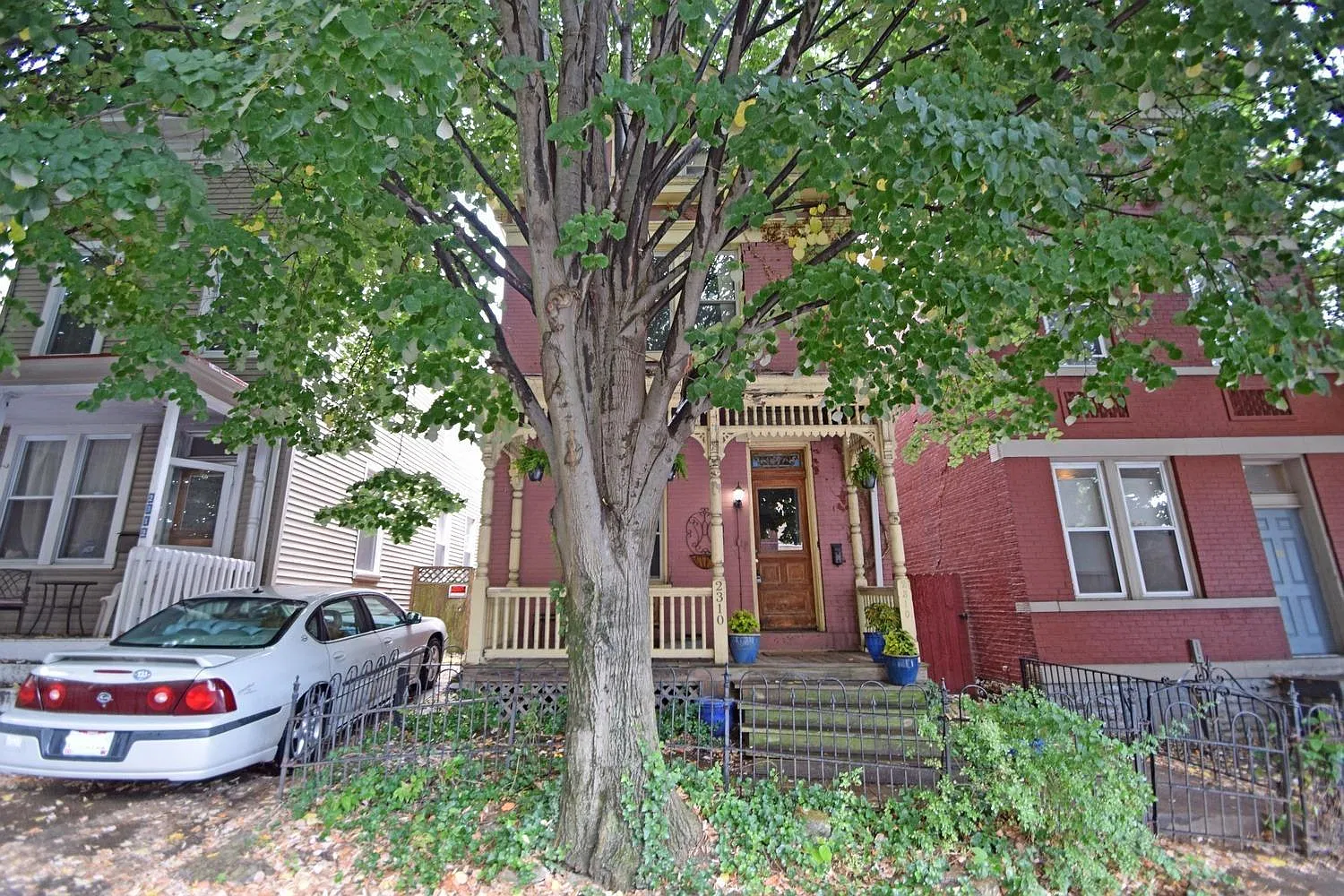 6 bed, 3000 sqft, $3,840 — Photo 1