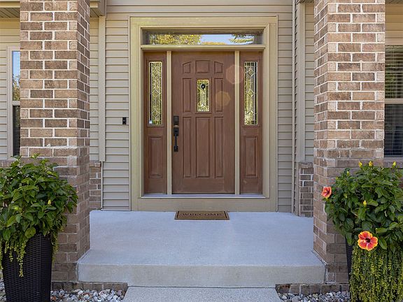 2nd image of 2804 Hollyberry Dr