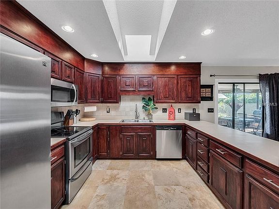 5th image of 555 Providence Blvd