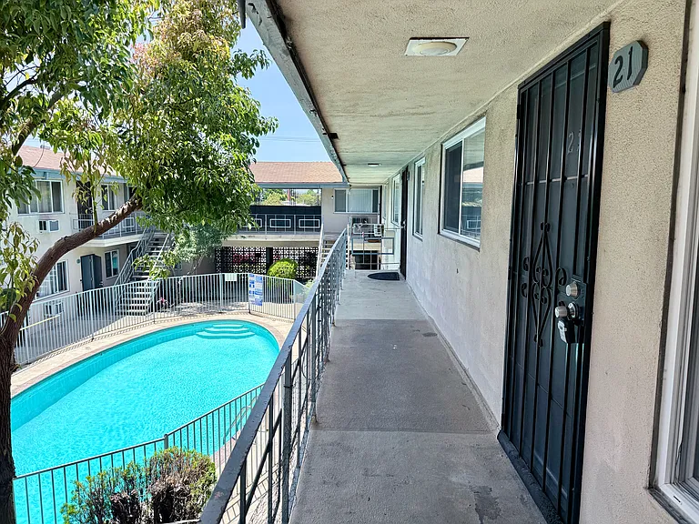 8750 Woodman Ave #21 — Photo 20