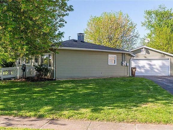 4th image of 1074 Stewart Ave