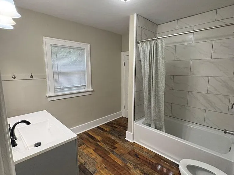 1002 Milton St — Photo 12