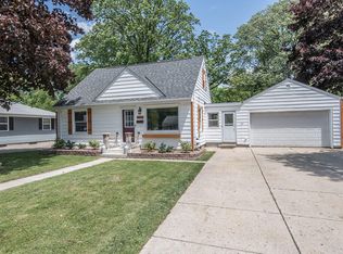 1032 1st Ave, Grafton, WI 53024