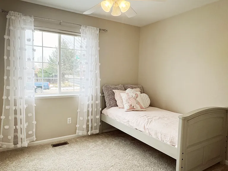 990 Emerald Dr — Photo 7